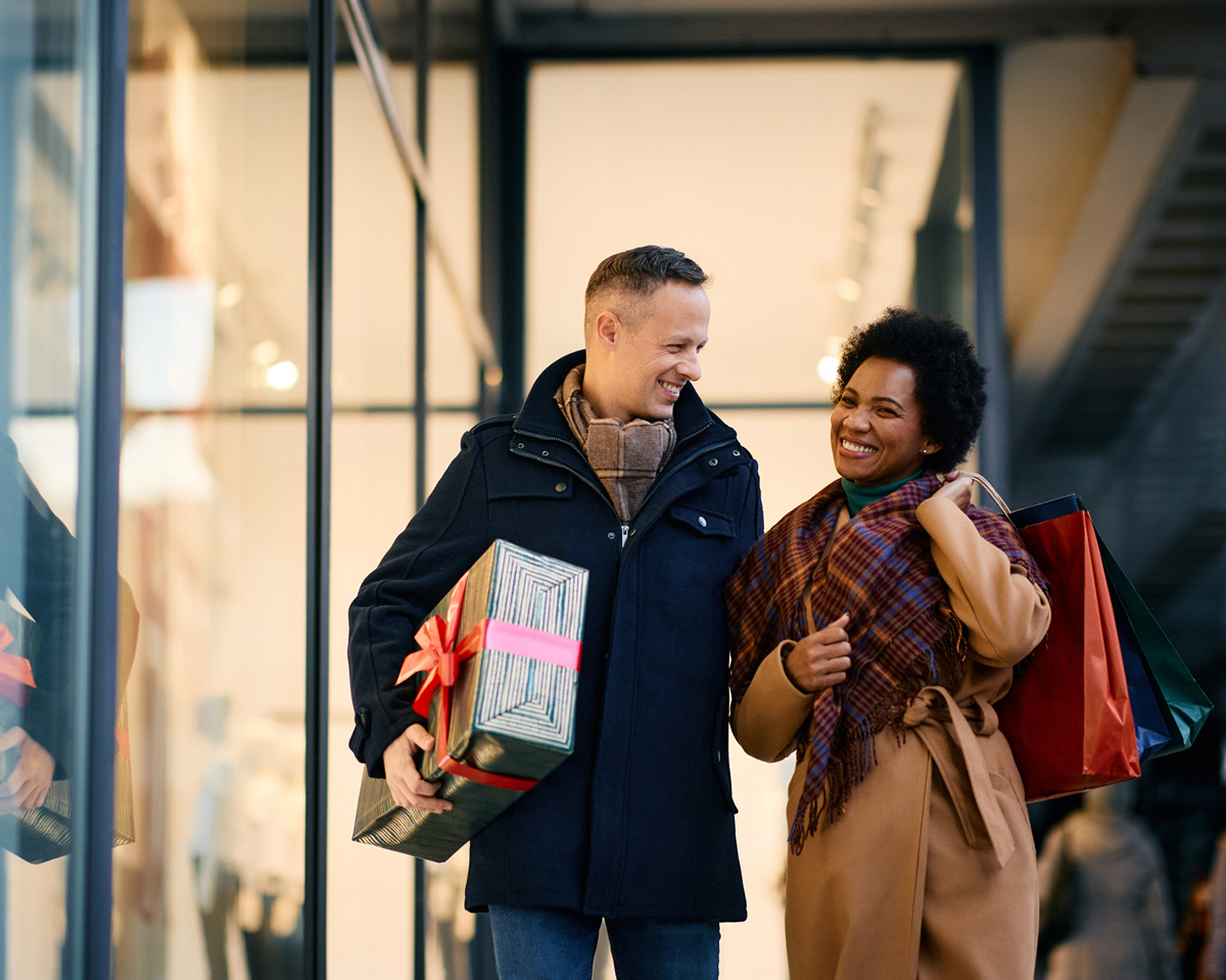 Holiday-Shop-1200x960-AdobeStock_532782928